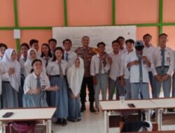 Dekat Bersama Pelajar, Bhabinkamtibmas Polsek Menukung Sambangi SMAN 1 Menukung – Indo Berita