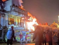 Di Duga Karena Konsleting Listrik, Kebakaran Timpa Dua Rumah Warga Batur Banjarnegara
