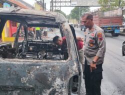 Diduga Korsleting, Satu Mobil Terbakar di Jalan Raya Pantura Batang