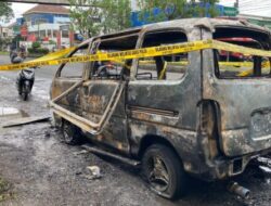 Diduga Alami Korsleting, Satu Mobil Terbakar di Pantura Batang