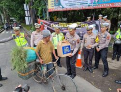 Dirlantas Polda Jateng Dan Satlantas Polres Demak Bagikan Sembako dam Helm, Saat Sosialisasi Ops Keselamatan Candi 2023