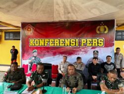 Gabungan TNI-Polri Evakuasi Warga dari Teror KKB Pakai Heli