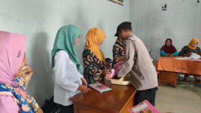 Gelar Dialogis Dengan Kepala Desa Kajar, Bhabinkamtibmas Polsek Gunem Sambangi Balai Desa