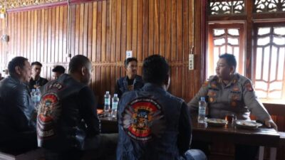 Jum’at Curhat : Kapolres Kapuas Hulu Kalbar Silaturahmi Komunitas Club Motor PCCB