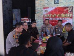 KAPOLRES SINGKAWANG DENGAR LANGSUNG CURHATAN WARGA MASYARAKAT DALAM ACARA JUM’AT CURHAT