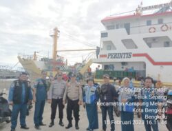 Kamtibmas Patroli Polsek KSKP Menyambangi Pelabuhan Dermaga Pulau Baai Untuk Antisipasi Gangguan
