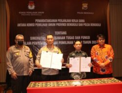 Kapolda Bengkulu Mennadatangani Perjanjian Kerjasama Dengan KPU Untuk Sukseskan Pemilu 2024