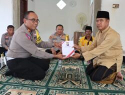 Kapolres Lamandau Salurkan Bantuan Material untuk Membangun Mushola