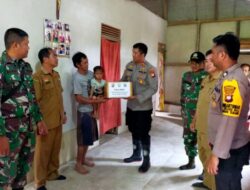 Kapolsek Batang Tarang Serahkan Bantuan Untuk Anak Stunting di Kecamatan Batang Tarang