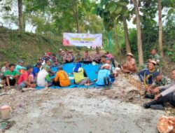 Kapolsek Pamotan Rembang Jum’at Curhat Dengan Warga Kerja Bhakti