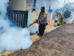 Kepedulian Kesehatan Warga, Bhabinkamtibmas Polsek Batang Kota Lakukan Foggi