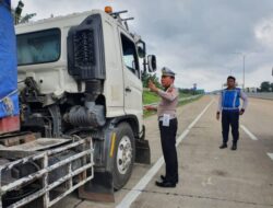 Keselamatan Berkendara Terancam Akibat Parkir Sembarangan di Bahu Tol