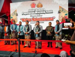 Kuatkan Sinergitas TNI-Polri dan Semakin Dekat dengan Masyarakat, Kapolri Gelar Wayang Kulit