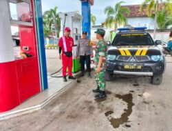 Personil Gabungan TNI – Polri di Pamotan Rembang Patroli Sambang SPBU