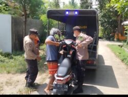 Bantu Motor Warga Mogok, Anggota Polsek Sluke Sigap Antarkan Ke Bengkel Terdekat