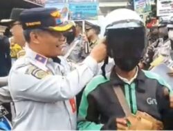 Operasi Keselamatan Candi 2023 Mulai Digelar, Polres Semarang Bagi-bagi Helm Gratis