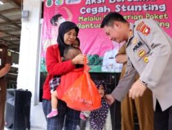 PAKET BANTUAN MAKANAN TAMBAHAN BALITA STUNTING DISALURKAN OLEH KAPOLRES SINGKAWANG BERSAMA FORKOPIMDA