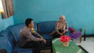 Pantau Kamtibmas, Bhabinkamtibmas Polsek Sindang Kelingi Kunjungi Sekolah – Indo Berita