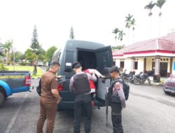Pengawalan Tahanan Untuk Ikut Persidangan Dilaksanakan Polres Kepahiang – Indo Berita