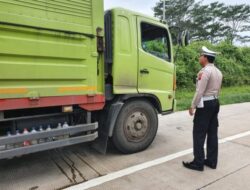 Operasi Keselamatan Lalu Lintas: Parkir Sembarangan di Tol Dilarang