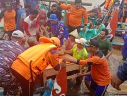 Petugas Gabungan TNI, Polri, BPBD dan Relawan Berhasil Evakuasi Korban Hanyut