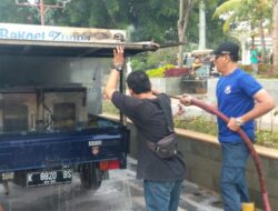 Pikap Pedagang Roti Terbakar di Simpang Lima Pati