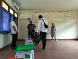 Polisi Laksanakan Monitoring dan Kawal Pendistribusian Logistik Pantarlih Pemilu Tahun 2024 di Kecamatan Sungai Raya