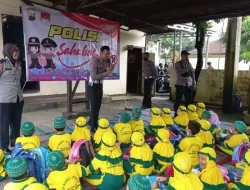 Polisi Sahabat Anak Polsek Banyumanik Mengenalkan Tugas Polisi Kepada Murid TK Nurul Ikhsan