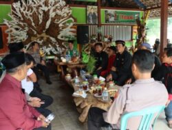 Polres Rembang Gelar Progam Jum’at Curhat di Taman Batik Akar Kartini Desa Bulu