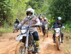 Trail Bansos di Kecmatan Nanga Mahap, Polres Sekadau Polda Kalbar Membagikan Sembako