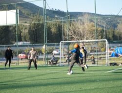 Polri Ajak Anak-anak Bermain Bola Sebagai Upaya Pulihkan Trauma Korban Gempa Turki
