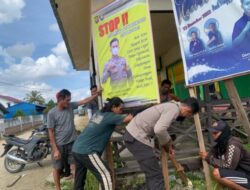 Polsek Boyan Tanjung Pasang Baliho Larangan Pertambangan Tanpa Ijin