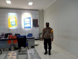 Polsek Gajah Laksanakan Pengamanan Bank Saat Pegawai Bank Sholat Jumat