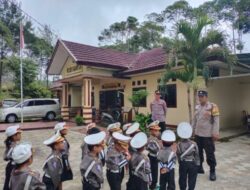 Polsek Kabawetan Polda Bengkulu Ajak Anak Bermain Sembari Diingatkan Untuk Patuh Aturan