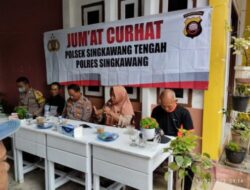 Program Jumat Curhat Digelar Kapolsek Singkawang Tengah Polres Singkawang Polda Kalbar Untuk Dengar Keluhan Masyarakat dan Salurkan Paket Sembako