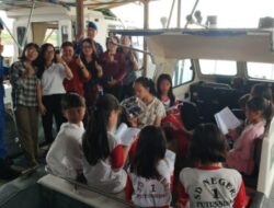 Polisi Sahabat Anak, Puluhan Pelajar SD Negeri 1 Putussibau Mengunjungi Sat Pol Air Polres Kapuas Hulu
