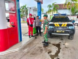 Tim Patroli Gabungan TNI – Polri di Pamotan Sambangi SPBU