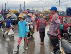 Satpolaitud Polres Rembang Pantau Aktivitas Masyarakat Nelayan di TPI Tasikagung