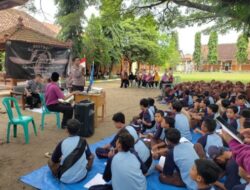Sambang Sekolah, Kanit Binmas Polsek Sarang Beri Penyuluhan Tentang Bullying