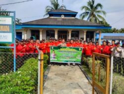 Sat Binmas dan Satpam SSI Agromuko Kompak Bersihkan Masjid