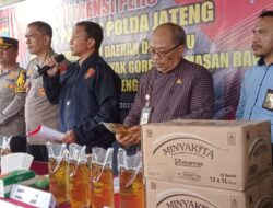 Satgas Pangan Polda Jateng Gerebek Toko di Pasar Weleri Jual Minyakita di Atas HET