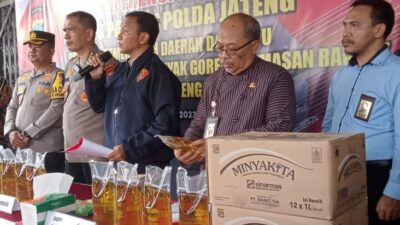 Satgas Pangan Polda Jateng Gerebek Toko di Pasar Weleri Jual Minyakita di Atas HET