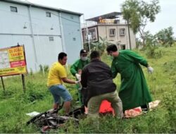 Seorang Mayat Tergeletak Di Samping Motor Di Duga Tabrak Tiang Listrik – Indo Berita