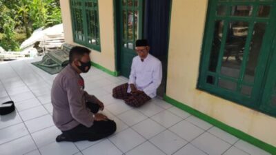 Bhabinkamtibmas Silaturahmi Dengan Toga dan Sholat Dhuhur Berjamaah