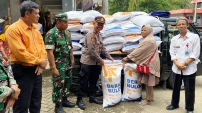 TNI – Polri di Purbalingga Pantau Operasi Pasar Beras di Pasar Segamas