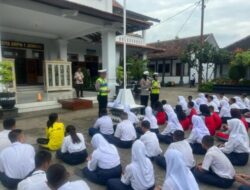 Ajak Siswa Tingkatkan Etika Berlalu Lintas Unit Kamsel Sat Lantas Polresta Pati Gelar Police Goes To School