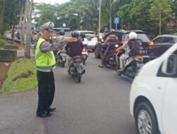 Antisipasi Kemacetan, Personil Polsek Pontianak Selatan Laksanakan Gatur Lalin