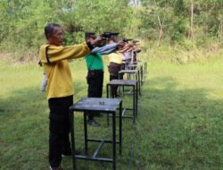 Latihan Menembak Dijalani 266 Personil Polres Rembang