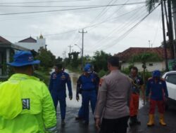 Bantu Korban Banjir, Tim dari Polres Tegal dan Tim Gabungan Membuat Dapur Umum