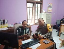 Bhabinkamtibmas Datangi Kantor Desa, Ajak Perangkat Bekerjasama Jaga Kamtibmas